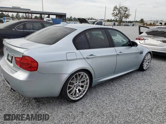 2009 BMW M3 с VIN WBSPM93579E201899, выставлен на аукционе Copart как лот 81707204 с пробегом Не указан миль и Списание • Salvage title. История ставок и продаж доступна на DreamBid. Изображение 3.