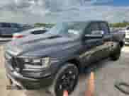 2019 Ram 1500 Rebel z VIN 1C6SRFET7KN871348, wystawiony jako Copart lot #85364805 z przebiegiem 138 362 mil mil oraz Czysty tytuł • Clean title. Historia ofert i sprzedaży dostępna na DreamBid. Obrazek 1.