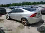 2015 Volvo S60 T5 Platinum с VIN YV1612TM7F1343807, выставлен на аукционе Copart как лот 59295665 с пробегом 123 733 миль миль и На запчасти • Non repairable. История ставок и продаж доступна на DreamBid. Изображение 2.