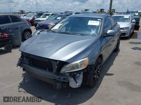 2017 Volvo S60 Dynamic с VIN YV126MFL1H2436740, выставлен на аукционе IAAI как лот 42602343 с пробегом 136 760 миль миль и . История ставок и продаж доступна на DreamBid. Изображение 2.