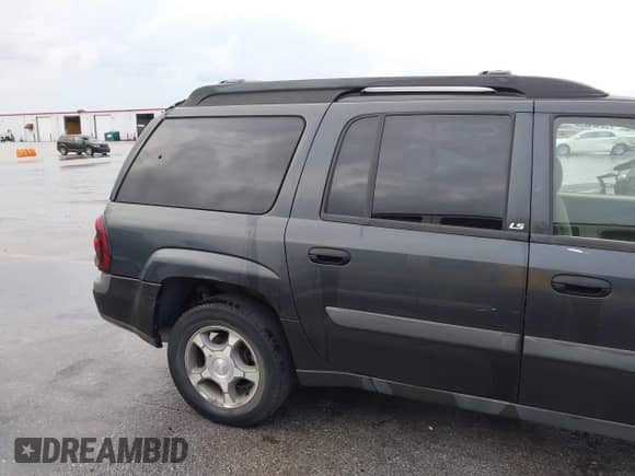 2004 Chevrolet TrailBlazer EXT LS z VIN 1GNET16SX46232028, wystawiony jako IAAI lot #42855436 z przebiegiem 164 239 mil mil oraz . Historia ofert i sprzedaży dostępna na DreamBid. Obrazek 14.