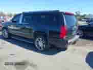 2010 Cadillac Escalade ESV Luxury z VIN 1GYUKHEF3AR183697, wystawiony jako IAAI lot #43473883 z przebiegiem 226 779 mil mil oraz . Historia ofert i sprzedaży dostępna na DreamBid. Obrazek 3.