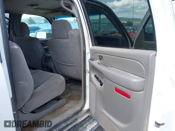 2004 Chevrolet Suburban LT with VIN 3GNGK26G04G263039, listed as a IAAI auction lot 42560516 with 156,714 mi miles and . Bid and sale history available at DreamBid. Image 8.