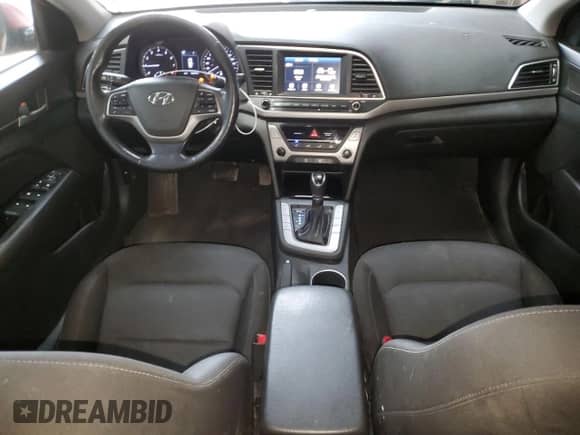 2017 Hyundai Elantra Limited z VIN KMHD84LF8HU174884, wystawiony jako Copart lot #90869445 z przebiegiem 168 878 mil mil oraz Czysty tytuł • Clean title. Historia ofert i sprzedaży dostępna na DreamBid. Obrazek 8.