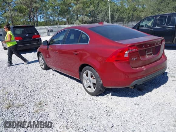 2012 Volvo S60 T5 с VIN YV1622FS2C2046389, выставлен на аукционе IAAI как лот 43458299 с пробегом 128 633 миль миль и . История ставок и продаж доступна на DreamBid. Изображение 3.
