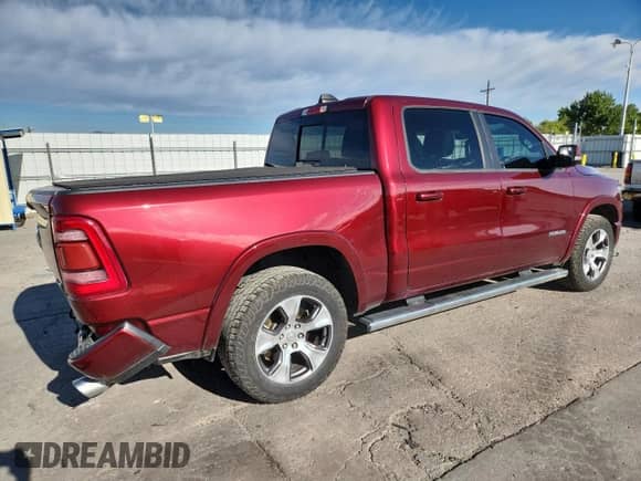 2022 Ram 1500 Laramie z VIN 1C6SRFJT3NN353666, wystawiony jako Copart lot #80904315 z przebiegiem 64 348 mil mil oraz Szkoda całkowita • Salvage title. Historia ofert i sprzedaży dostępna na DreamBid. Obrazek 3.