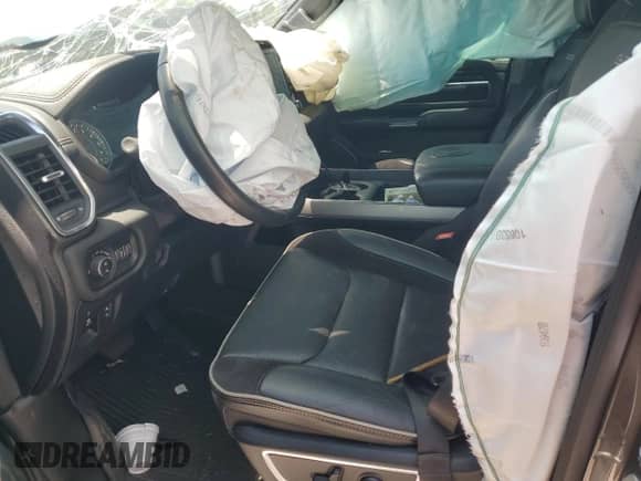 2024 Ram 1500 Laramie z VIN 1C6RREJT3RN113175, wystawiony jako Copart lot #53521425 z przebiegiem Nie podano mil oraz Szkoda całkowita • Salvage title. Historia ofert i sprzedaży dostępna na DreamBid. Obrazek 7.