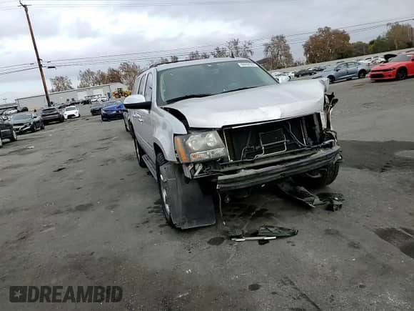 2010 Chevrolet Suburban LTZ с VIN 1GNUCKE07AR197122, выставлен на аукционе Copart как лот 86930304 с пробегом 211 671 миль миль и Списание • Salvage title. История ставок и продаж доступна на DreamBid. Изображение 11.