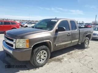 2007 Chevrolet Silverado 1500 LTZ with VIN 1GCEK19017Z588425, listed as a Copart auction lot 49776315 with 196,047 mi miles and Salvage title. Bid and sale history available at DreamBid. Image 1.