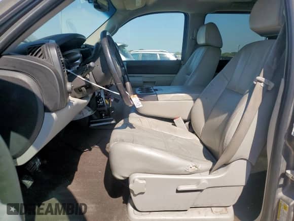 2008 Chevrolet Silverado 1500 LS с VIN 3GCEC13C28G310831, выставлен на аукционе Copart как лот 80161525 с пробегом 255 455 миль миль и Списание • Salvage title. История ставок и продаж доступна на DreamBid. Изображение 7.