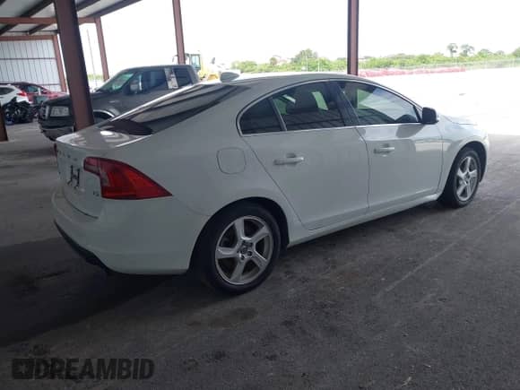2012 Volvo S60 T5 с VIN YV1622FS5C2090077, выставлен на аукционе IAAI как лот 43040840 с пробегом 260 494 миль миль и . История ставок и продаж доступна на DreamBid. Изображение 4.