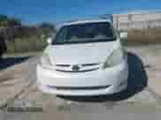 2006 Toyota Sienna XLE z VIN 5TDZA22C16S559859, wystawiony jako IAAI lot #43476816 z przebiegiem 87 250 mil mil oraz . Historia ofert i sprzedaży dostępna na DreamBid. Obrazek 6.