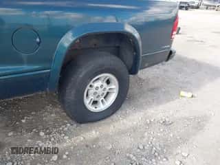 1998 Dodge Dakota SLT z VIN 1B7GG22YXWS640111, wystawiony jako IAAI lot #43563290 z przebiegiem 186 318 mil mil oraz . Historia ofert i sprzedaży dostępna na DreamBid. Obrazek 6.