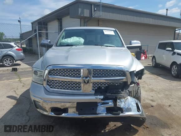 2017 Ram 1500 Laramie z VIN 1C6RR7NT3HS612435, wystawiony jako IAAI lot #42518965 z przebiegiem 128 307 mil mil oraz . Historia ofert i sprzedaży dostępna na DreamBid. Obrazek 12.