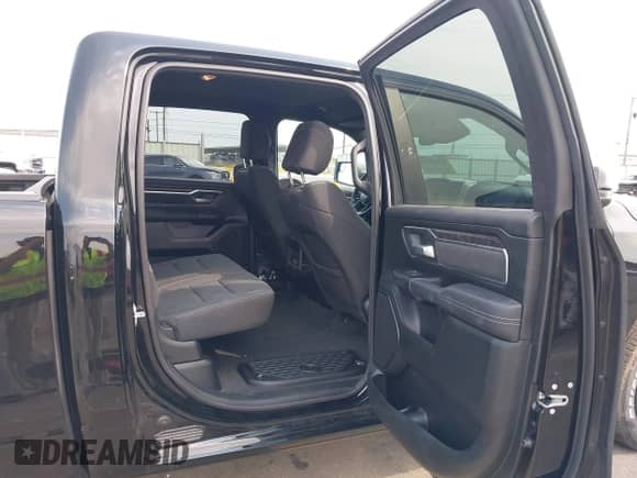 2024 Ram 1500 Big Horn with VIN 1C6SRFMT9RN169317, listed as a IAAI auction lot 43063387 with 27,303 mi miles and . Bid and sale history available at DreamBid. Image 8.
