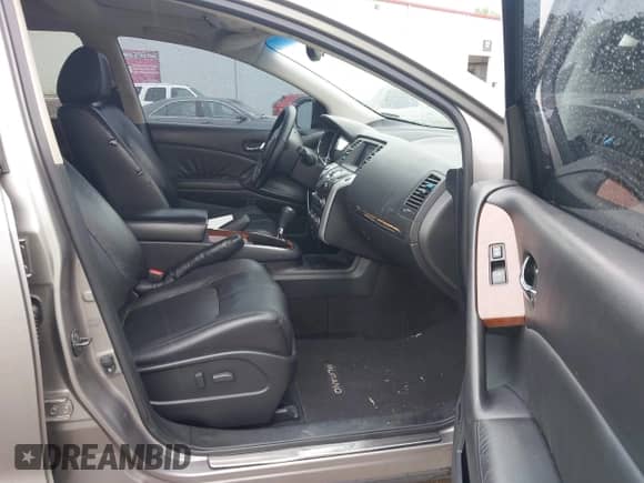 2010 Nissan Murano SL с VIN JN8AZ1MU3AW008707, выставлен на аукционе IAAI как лот 42387052 с пробегом 220 542 миль миль и . История ставок и продаж доступна на DreamBid. Изображение 5.