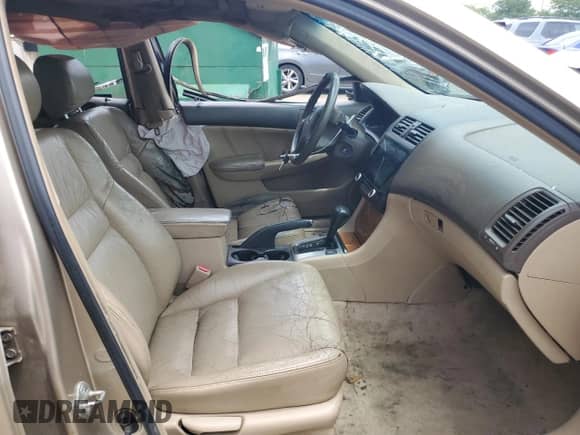 2004 Honda Accord EX с VIN 1HGCM56844A100390, выставлен на аукционе Copart как лот 65558185 с пробегом 212 945 миль миль и Списание • Salvage title. История ставок и продаж доступна на DreamBid. Изображение 7.