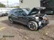 2025 Hyundai Kona SEL z VIN KM8HC3A6XSU018351, wystawiony jako Copart lot #75495384 z przebiegiem 685 mil mil oraz Szkoda całkowita • Salvage title. Historia ofert i sprzedaży dostępna na DreamBid. Obrazek 4.