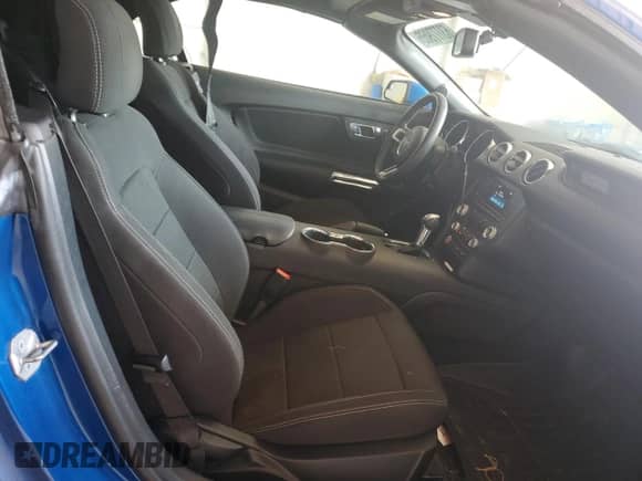 2017 Ford Mustang V6 z VIN 1FATP8EM7H5230190, wystawiony jako Copart lot #63777965 z przebiegiem 62 196 mil mil oraz Nie do naprawy • Non repairable. Historia ofert i sprzedaży dostępna na DreamBid. Obrazek 10.