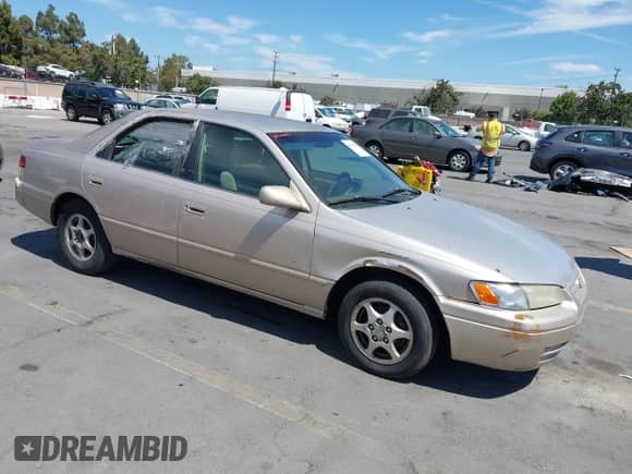1999 Toyota Camry LE с VIN 4T1BG22K4XU504404, выставлен на аукционе IAAI как лот 43058844 с пробегом 214 196 миль миль и . История ставок и продаж доступна на DreamBid. Изображение 1.