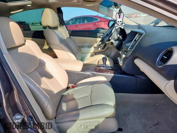 2013 Nissan Maxima SV z VIN 1N4AA5AP9DC825409, wystawiony jako Copart lot #81876795 z przebiegiem 135 555 mil mil oraz Szkoda całkowita • Salvage title. Historia ofert i sprzedaży dostępna na DreamBid. Obrazek 7.