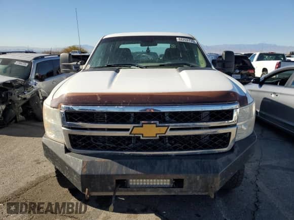 2011 Chevrolet Silverado 2500HD Work Truck z VIN 1GC1KVC83BF178045, wystawiony jako Copart lot #88269735 z przebiegiem 286 377 mil mil oraz Szkoda całkowita • Salvage title. Historia ofert i sprzedaży dostępna na DreamBid. Obrazek 5.