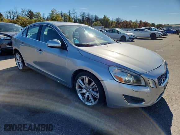 2013 Volvo S60 T6 R-Design Platinum с VIN YV1902FH1D2230439, выставлен на аукционе Copart как лот 85838645 с пробегом 62 484 миль миль и Списание • Salvage title. История ставок и продаж доступна на DreamBid. Изображение 4.