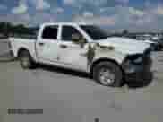 2018 Ram 1500 Tradesman z VIN 1C6RR6KG7JS201465, wystawiony jako Copart lot #63601815 z przebiegiem 139 018 mil mil oraz Szkoda całkowita • Salvage title. Historia ofert i sprzedaży dostępna na DreamBid. Obrazek 4.