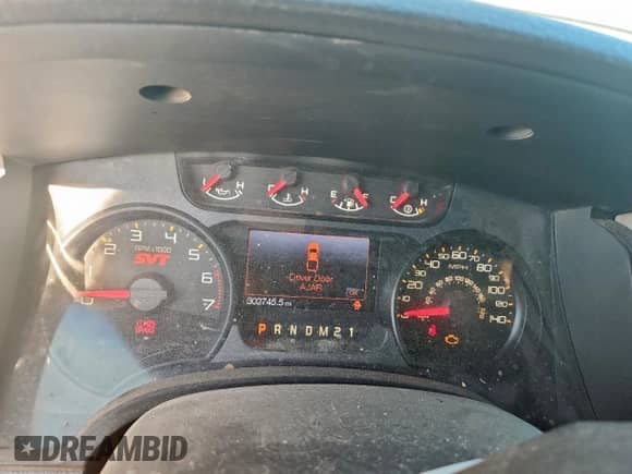 2013 Ford F-150 SVT Raptor z VIN 1FTFW1R60DFA15834, wystawiony jako Copart lot #63498655 z przebiegiem 302 745 mil mil oraz Szkoda całkowita • Salvage title. Historia ofert i sprzedaży dostępna na DreamBid. Obrazek 9.