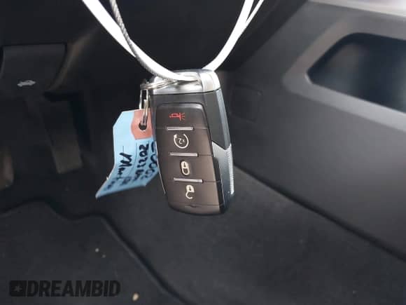 2023 Ram 1500 Big Horn z VIN 1C6RREFG1PN600402, wystawiony jako IAAI lot #42330853 z przebiegiem 52 379 mil mil oraz . Historia ofert i sprzedaży dostępna na DreamBid. Obrazek 11.