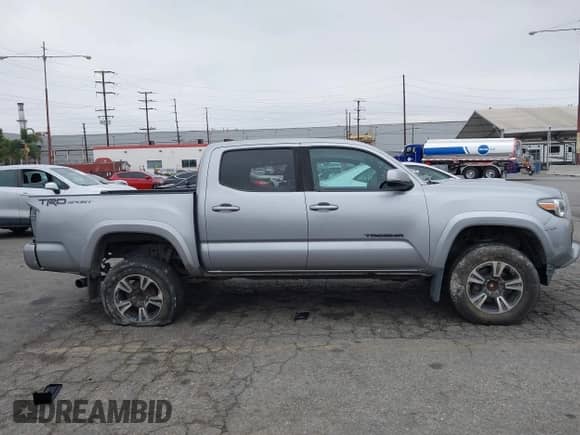 2019 Toyota Tacoma SR5 с VIN 3TMAZ5CN3KM104917, выставлен на аукционе IAAI как лот 43210298 с пробегом 136 976 миль миль и . История ставок и продаж доступна на DreamBid. Изображение 14.