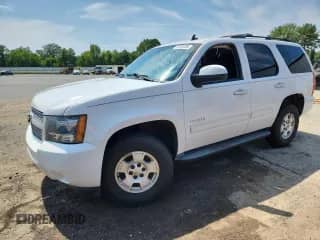 2013 Chevrolet Tahoe LS z VIN 1GNSCAE01DR377833, wystawiony jako Copart lot #70161235 z przebiegiem 83 596 mil mil oraz Szkoda całkowita • Salvage title. Historia ofert i sprzedaży dostępna na DreamBid. Obrazek 1.