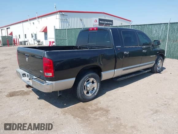 2006 Dodge 1500 SLT z VIN 3D7KR19D46G219614, wystawiony jako IAAI lot #41874634 z przebiegiem 234 673 mil mil oraz . Historia ofert i sprzedaży dostępna na DreamBid. Obrazek 4.