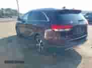 2017 Kia Sorento EX z VIN 5XYPHDA53HG336658, wystawiony jako IAAI lot #42692258 z przebiegiem 129 657 mil mil oraz . Historia ofert i sprzedaży dostępna na DreamBid. Obrazek 3.