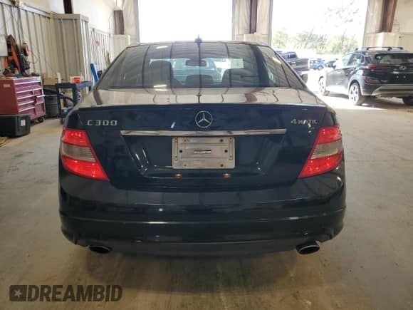 2011 Mercedes-Benz C 300 Sport с VIN WDDGF8BB6BF656834, выставлен на аукционе Copart как лот 82552555 с пробегом 113 750 миль миль и На запчасти • Non repairable. История ставок и продаж доступна на DreamBid. Изображение 6.