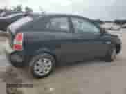 2008 Hyundai Accent GS z VIN KMHCM36C08U083661, wystawiony jako Copart lot #65689985 z przebiegiem 130 404 mil mil oraz Szkoda całkowita • Salvage title. Historia ofert i sprzedaży dostępna na DreamBid. Obrazek 3.