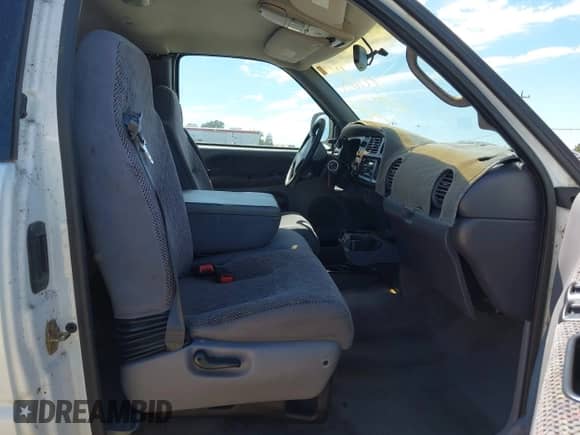 2001 Dodge 1500 z VIN 3B7HF13Z91G722498, wystawiony jako IAAI lot #42875248 z przebiegiem 141 954 mil mil oraz . Historia ofert i sprzedaży dostępna na DreamBid. Obrazek 5.