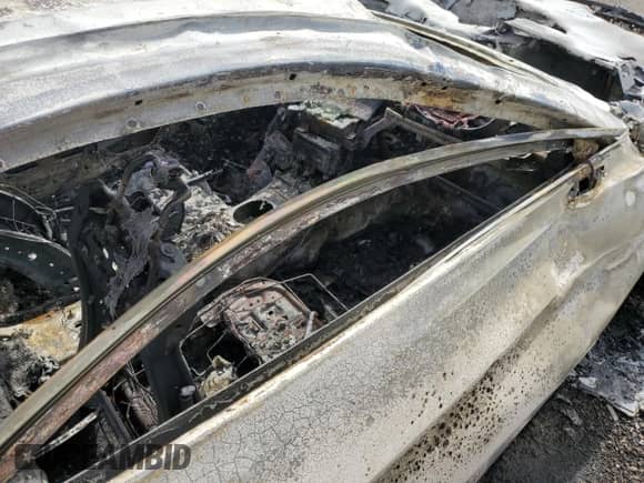 2019 Ford Mustang Bullitt z VIN 1FA6P8K06K5504694, wystawiony jako Copart lot #53836035 z przebiegiem Nie podano mil oraz Szkoda całkowita • Salvage title. Historia ofert i sprzedaży dostępna na DreamBid. Obrazek 13.