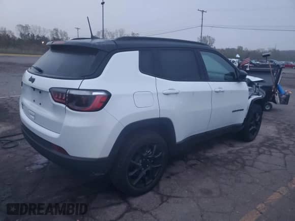 2024 Jeep Compass Latitude with VIN 3C4NJDBN3RT133628, listed as a Copart auction lot 81504385 with 8,745 mi miles and Non repairable. Bid and sale history available at DreamBid. Image 3.
