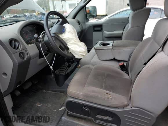 2006 Ford F-150 STX z VIN 1FTRX14W56NA65929, wystawiony jako Copart lot #85907965 z przebiegiem 52 098 mil mil oraz Szkoda całkowita • Salvage title. Historia ofert i sprzedaży dostępna na DreamBid. Obrazek 7.