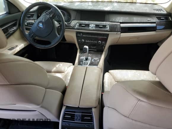2011 BMW 7 Series 750Li z VIN WBAKB8C50BCY66725, wystawiony jako Copart lot #70841595 z przebiegiem Nie podano mil oraz Czysty tytuł • Clean title. Historia ofert i sprzedaży dostępna na DreamBid. Obrazek 8.