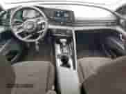 2025 Hyundai Elantra Blue z VIN KMHLM4DJXSU143511, wystawiony jako Copart lot #55098865 z przebiegiem 338 mil mil oraz Czysty tytuł • Clean title. Historia ofert i sprzedaży dostępna na DreamBid. Obrazek 8.