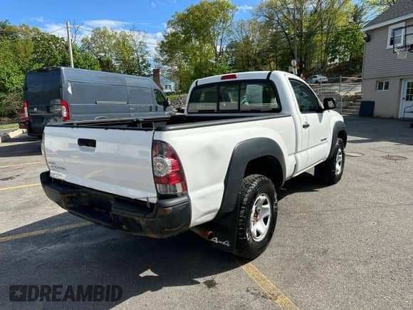 2010 Toyota Tacoma with VIN 5TEPX4EN6AZ695401, listed as a Copart auction lot 56636935 with 178,262 mi miles and Clean title. Bid and sale history available at DreamBid. Image 3.