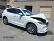 2025 Mazda CX-5 S Preferred z VIN JM3KFBCL3S0667079, wystawiony jako IAAI lot #42744908 z przebiegiem 676 mil mil oraz . Historia ofert i sprzedaży dostępna na DreamBid. Obrazek 1.