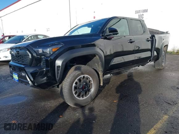 2024 Toyota Tacoma SR5 with VIN 3TMLB5JNXRM049327, listed as a IAAI auction lot 40906568 with 691 mi miles and . Bid and sale history available at DreamBid. Image 17.
