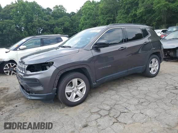2022 Jeep Compass Altitude с VIN 3C4NJCBB0NT214340, выставлен на аукционе Copart как лот 58775685 с пробегом 68 473 миль миль и Списание • Salvage title. История ставок и продаж доступна на DreamBid. Изображение 1.