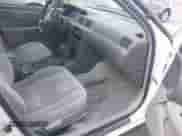 1998 Toyota Camry LE z VIN 4T1BG22K3WU216162, wystawiony jako IAAI lot #43118175 z przebiegiem 188 229 mil mil oraz . Historia ofert i sprzedaży dostępna na DreamBid. Obrazek 5.