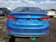 2018 Hyundai Elantra SE z VIN KMHD74LF0JU614458, wystawiony jako Copart lot #47118185 z przebiegiem 152 858 mil mil oraz Szkoda całkowita • Salvage title. Historia ofert i sprzedaży dostępna na DreamBid. Obrazek 6.