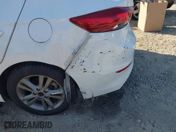 2018 Hyundai Elantra SEL с VIN 5NPD84LF6JH356927, выставлен на аукционе IAAI как лот 43284748 с пробегом 106 697 миль миль и . История ставок и продаж доступна на DreamBid. Изображение 6.