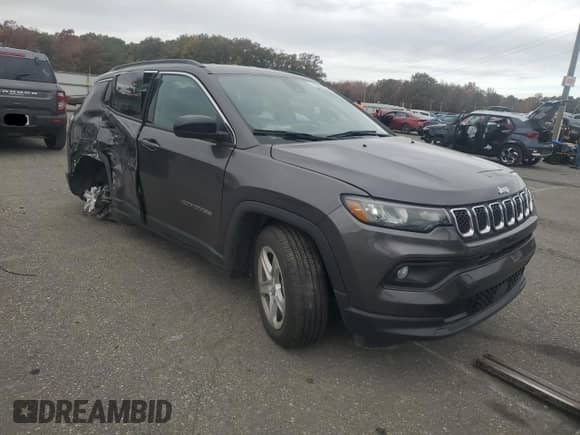 2024 Jeep Compass Latitude with VIN 3C4NJDBNXRT598794, listed as a Copart auction lot 90143975 with 33,145 mi miles and Salvage title. Bid and sale history available at DreamBid. Image 4.